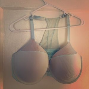 Victoria’s Secret t-shirt Push Up (38 DDD) 💚